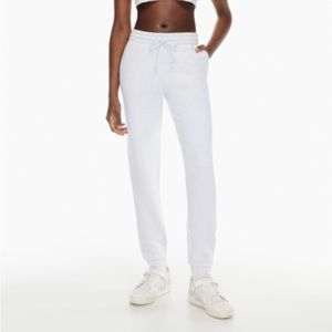 TNA Heather Cloud White Cozy Boyfriend fleece sweatpants